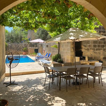 Tal-Masklu Farmhouse Gharb  Luaran gambar