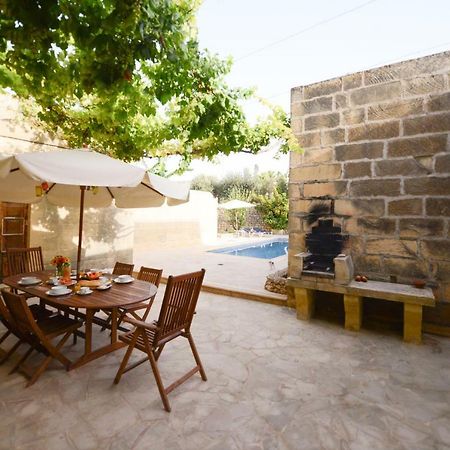 Tal-Masklu Farmhouse Gharb  Luaran gambar
