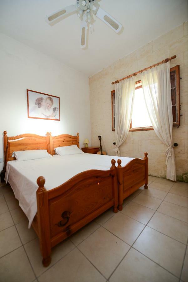 Tal-Masklu Farmhouse Gharb  Luaran gambar