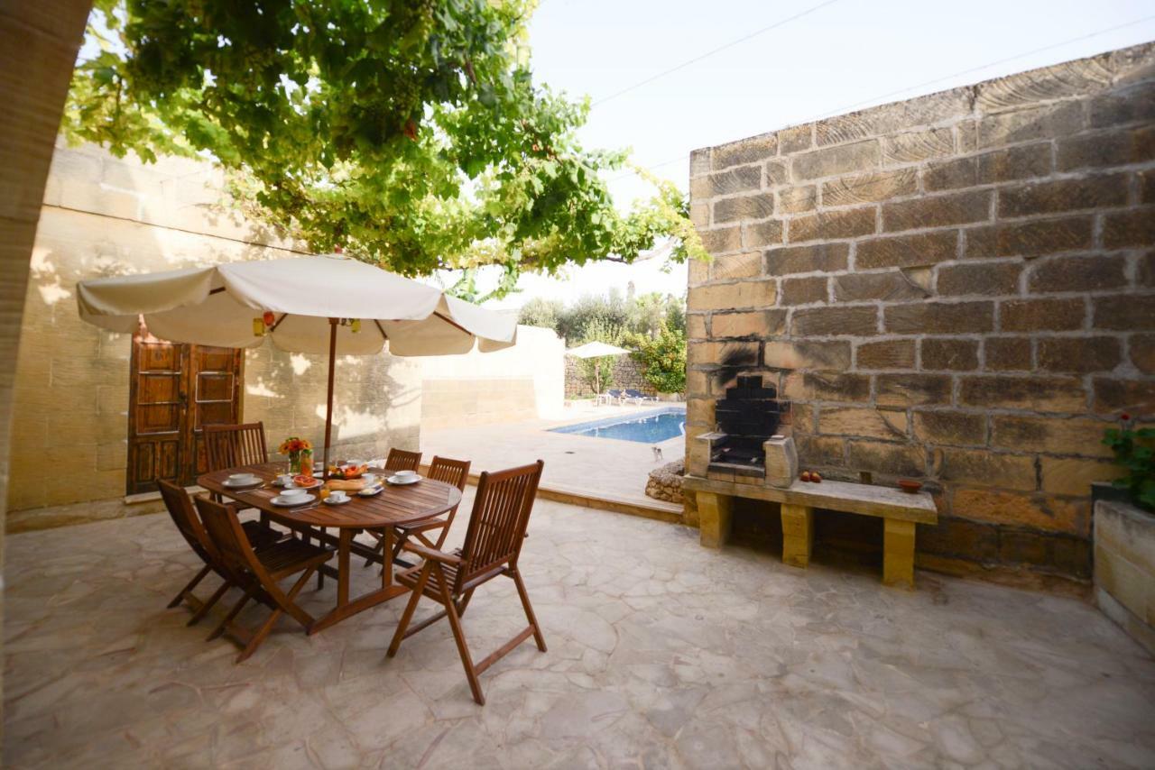 Tal-Masklu Farmhouse Gharb  Luaran gambar