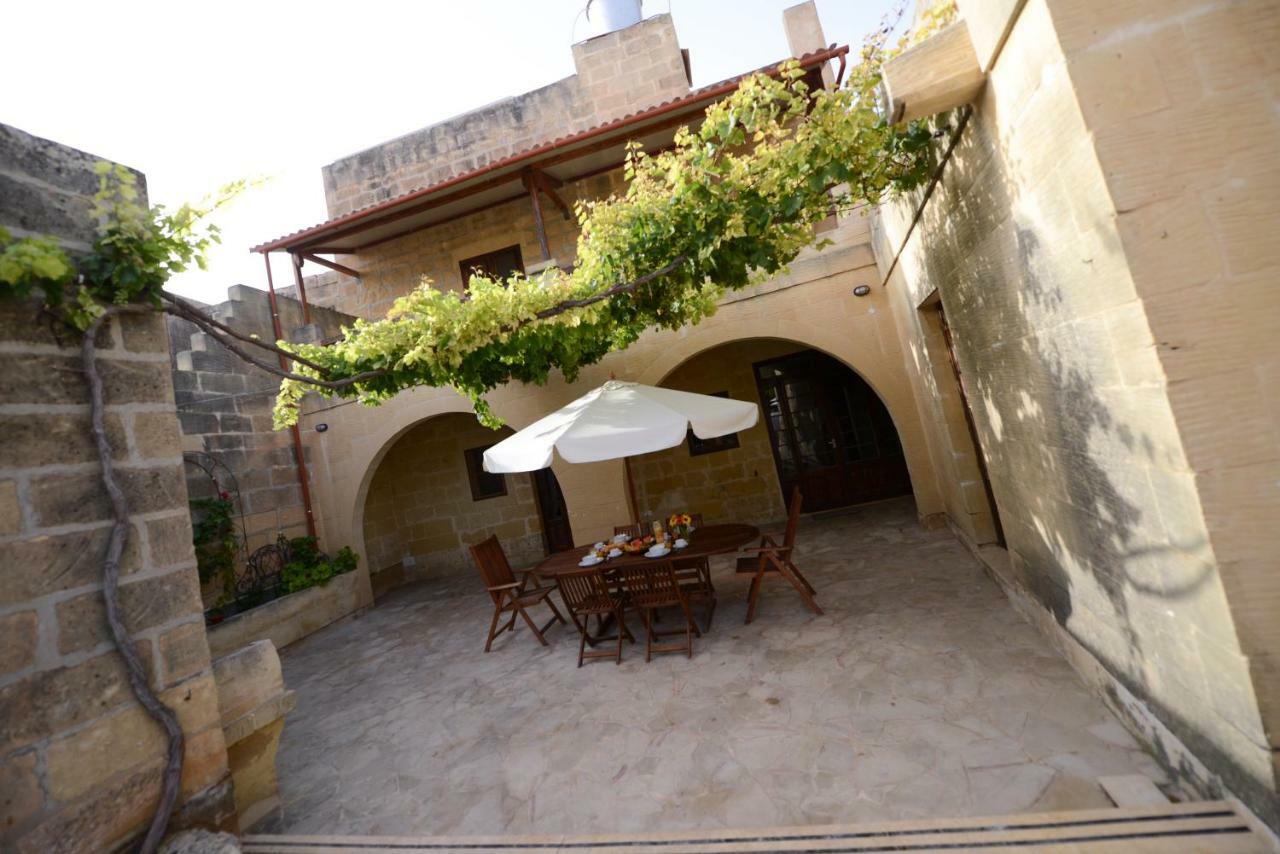 Tal-Masklu Farmhouse Gharb  Luaran gambar